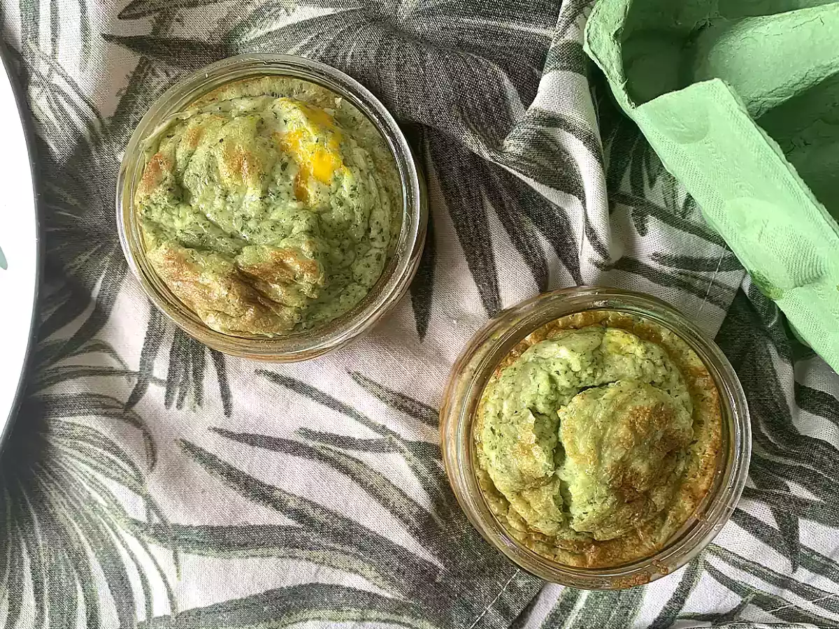 Jajka w kokilkach z pesto