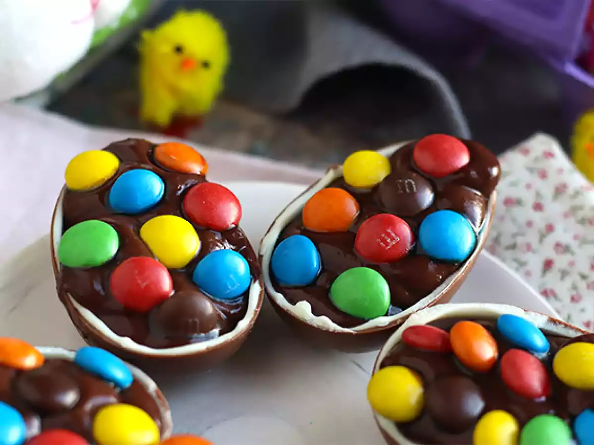 Jajka wielkanocne wypełnione czekoladowym kremem deserowym i M&M's - zdjęcie 4
