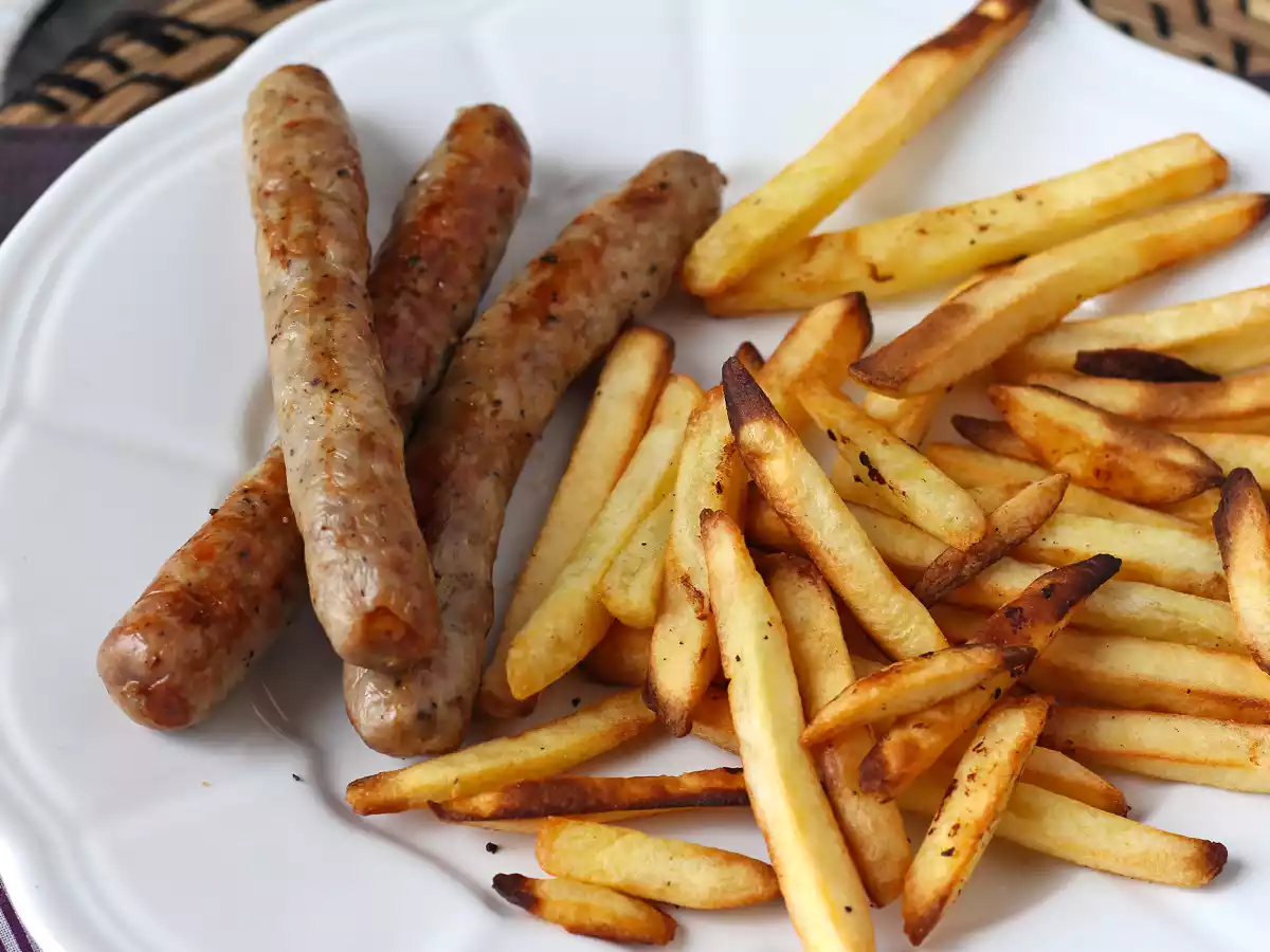 Jak ugotować kiełbaski w frytkownicy powietrznej? - zdjęcie 4
