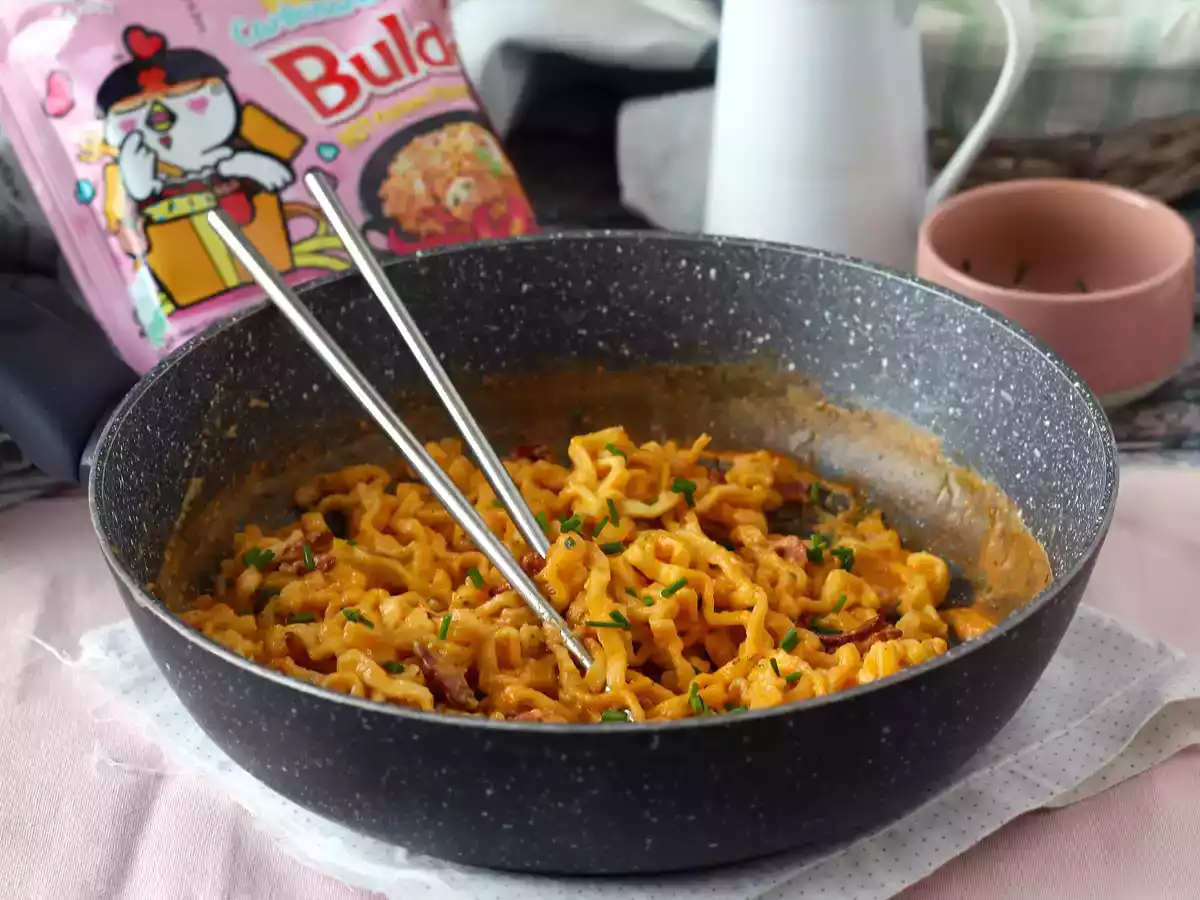 Jak ugotować makaron Buldak o smaku carbonara? Najlepszy przepis!