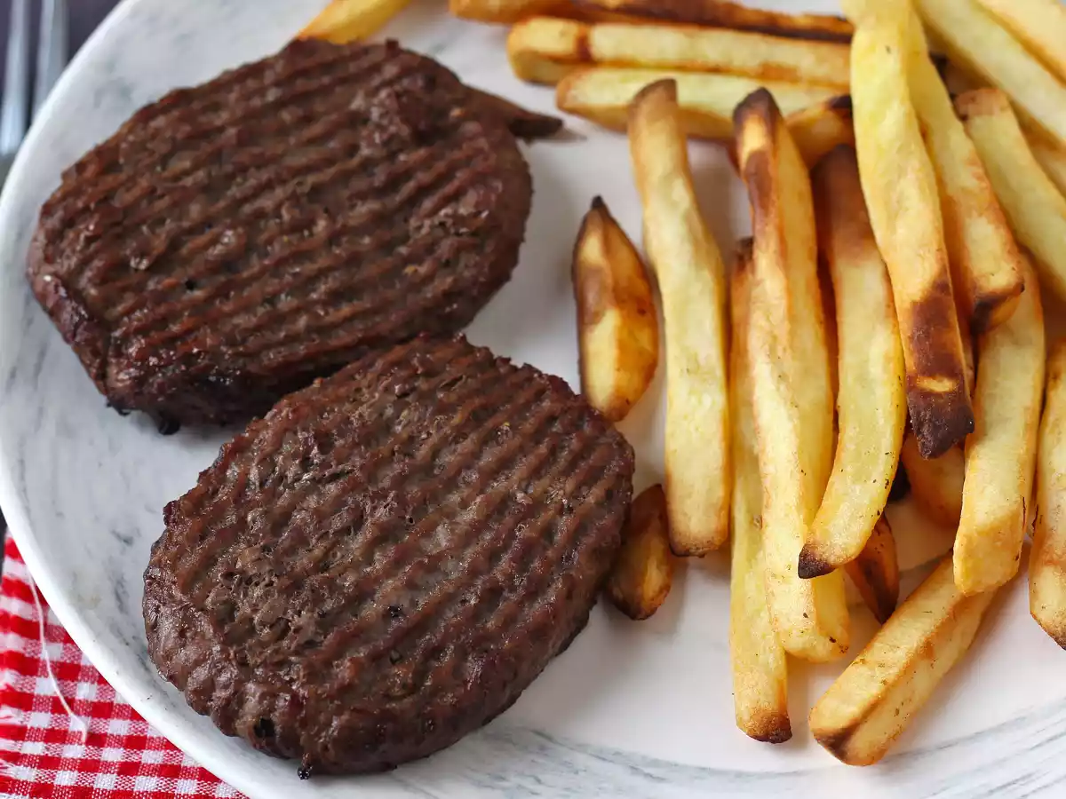 Jak usmażyć stek mielony w frytkownicy powietrznej? - zdjęcie 2