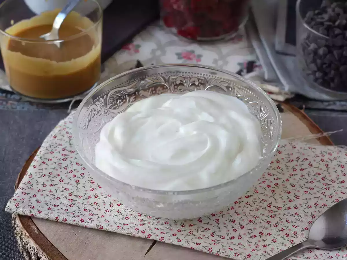 Jak zrobić domowy Skyr? Łatwy i ekonomiczny przepis!