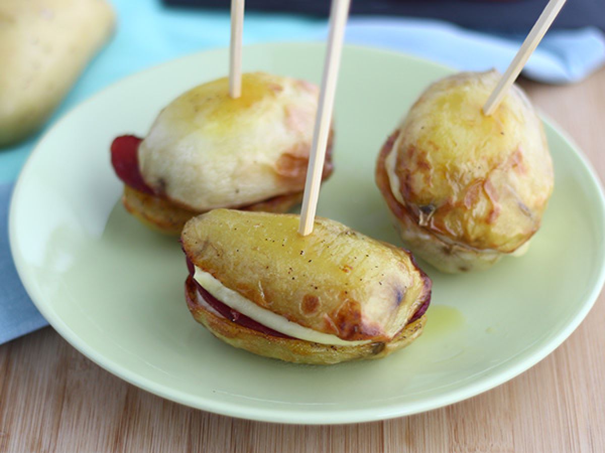 Kanapka z serem raclette i ziemniakami