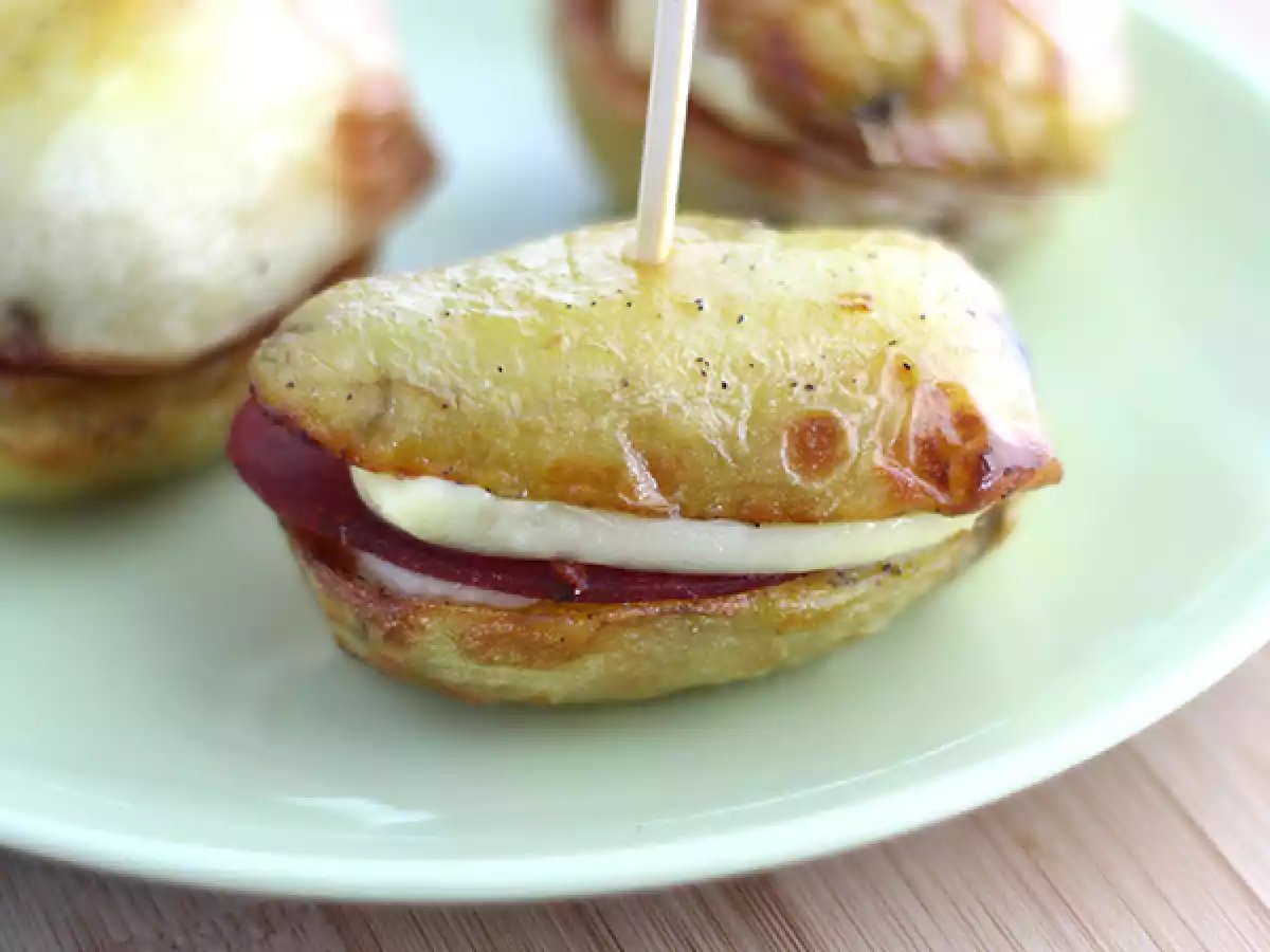 Kanapka z serem raclette i ziemniakami - zdjęcie 2