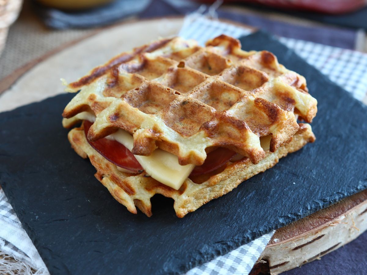 Kanapka z waflami ziemniaczanymi z raclette - najlepsze danie komfortowe - zdjęcie 3