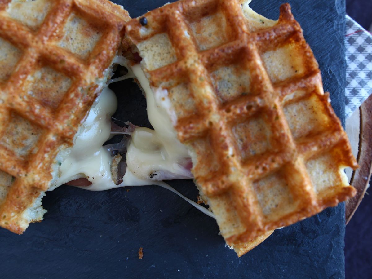 Kanapka z waflami ziemniaczanymi z raclette - najlepsze danie komfortowe - zdjęcie 6