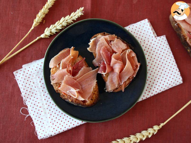 Kanapki z pomidorem i szynką Serrano - zdjęcie 2
