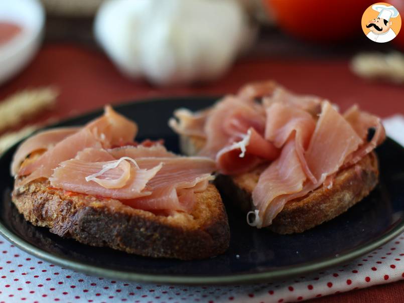 Kanapki z pomidorem i szynką Serrano - zdjęcie 3
