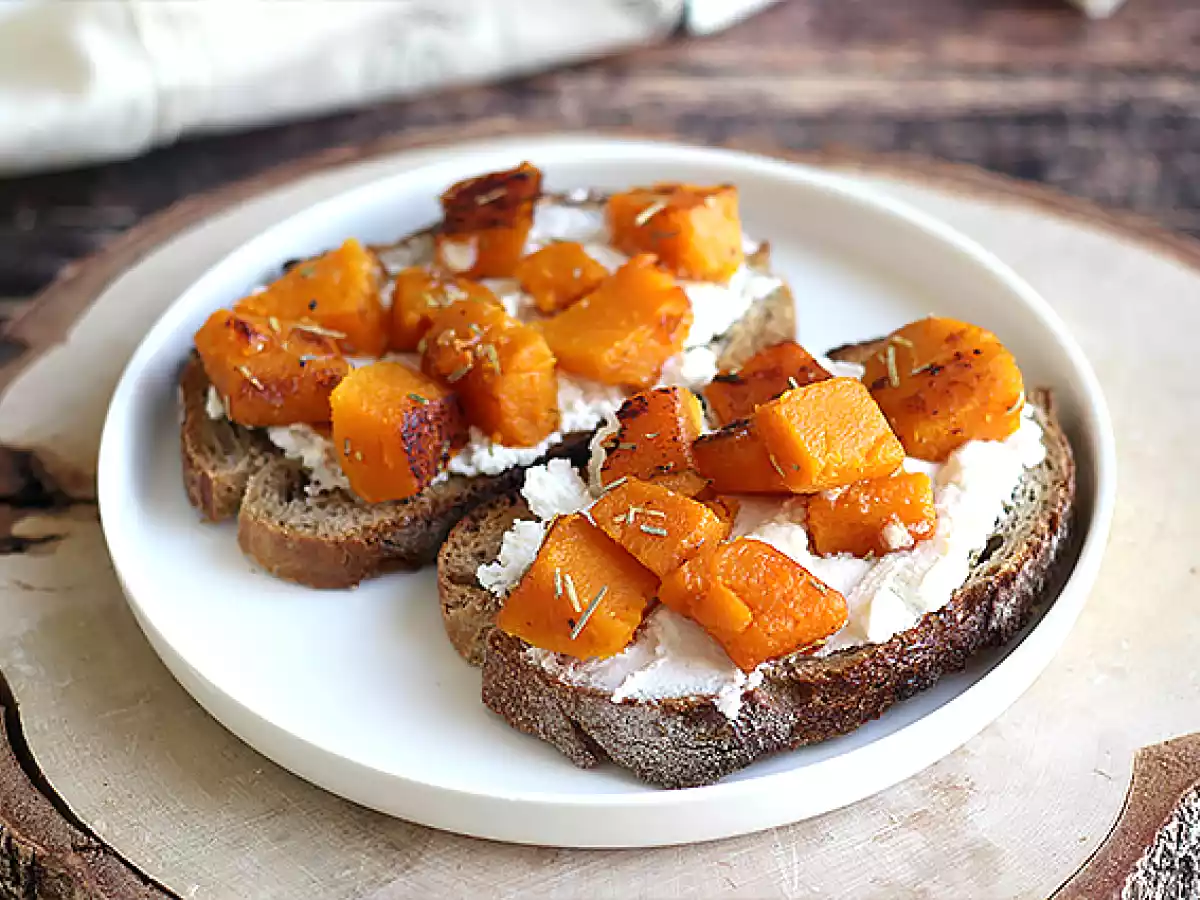Kanapki z ricottą i dynią butternut oraz jajkiem