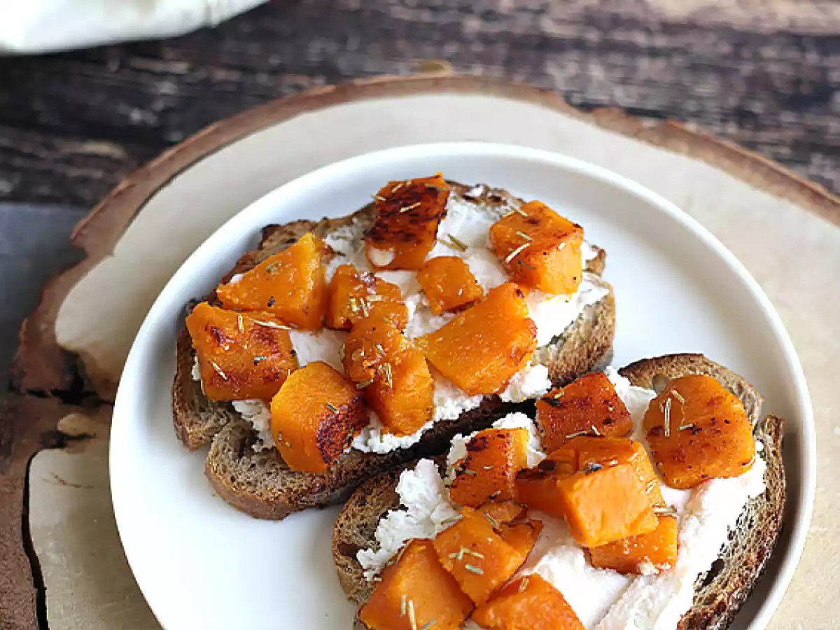 Kanapki z ricottą i dynią butternut oraz jajkiem - zdjęcie 2