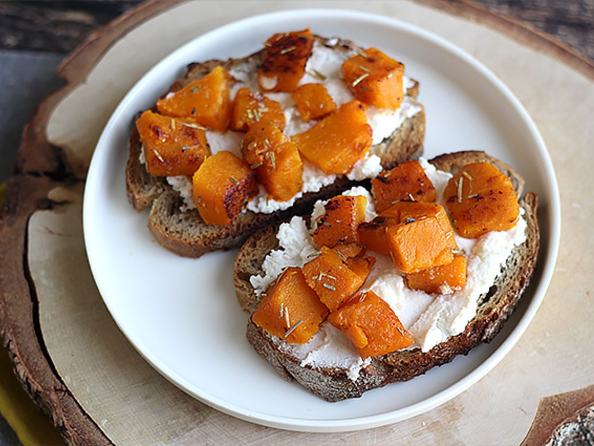 Kanapki z ricottą i dynią butternut oraz jajkiem - zdjęcie 5