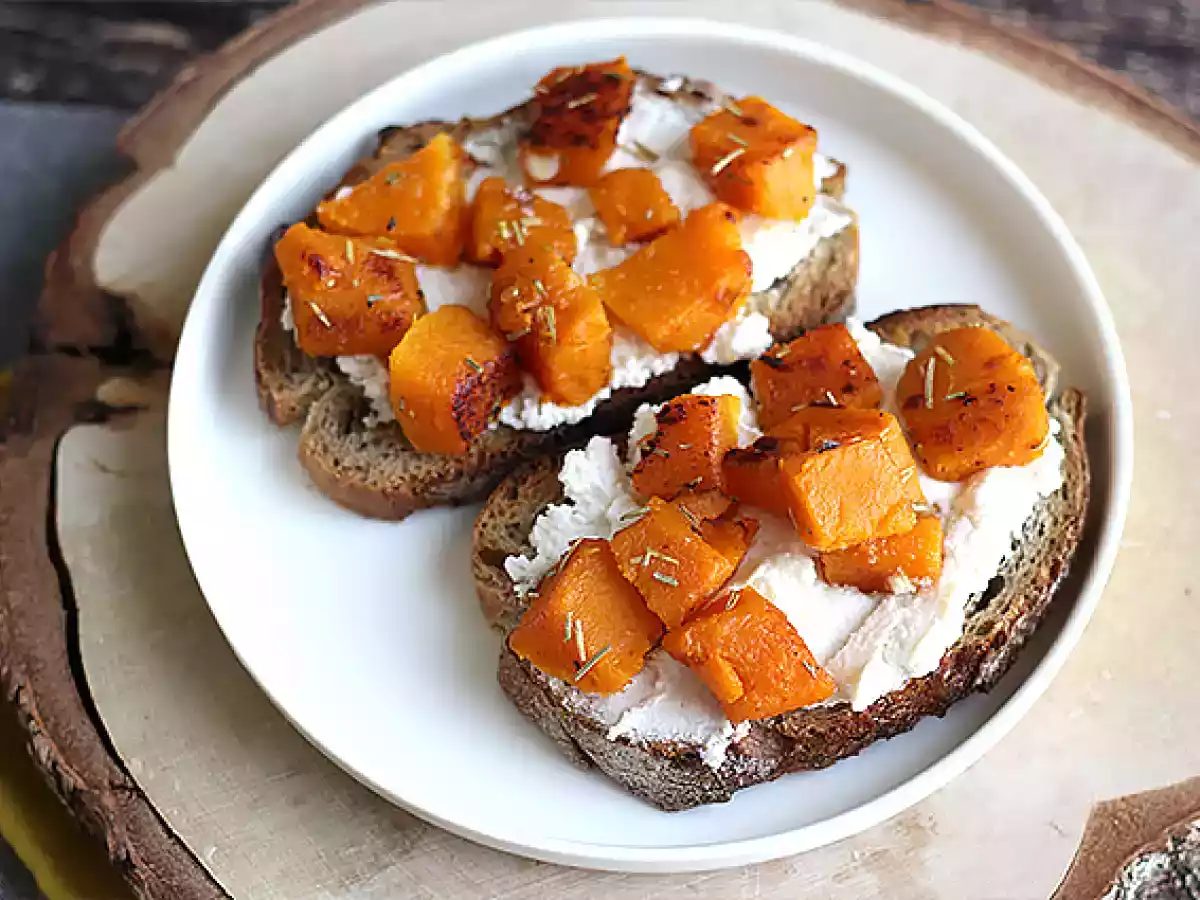 Kanapki z ricottą i dynią butternut oraz jajkiem - zdjęcie 5