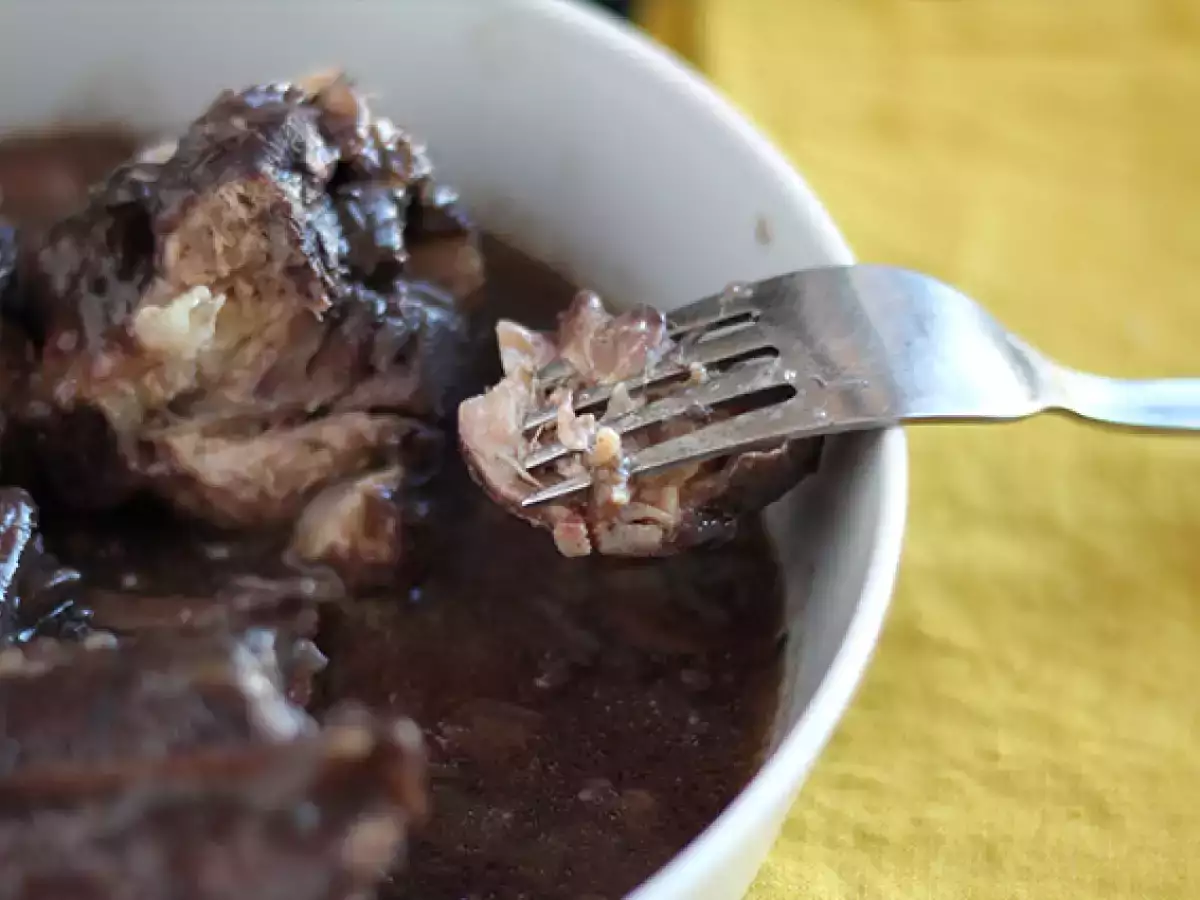 Kogut w czerwonym winie (coq au vin) - zdjęcie 2