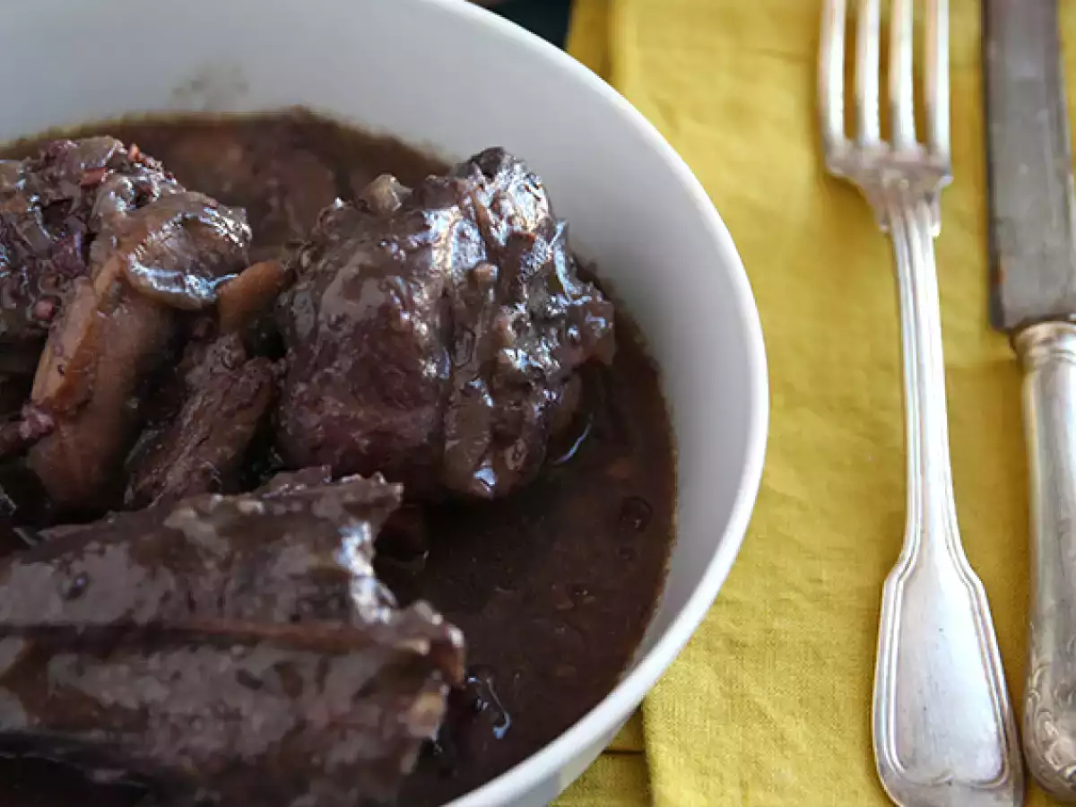Kogut w czerwonym winie (coq au vin) - zdjęcie 4