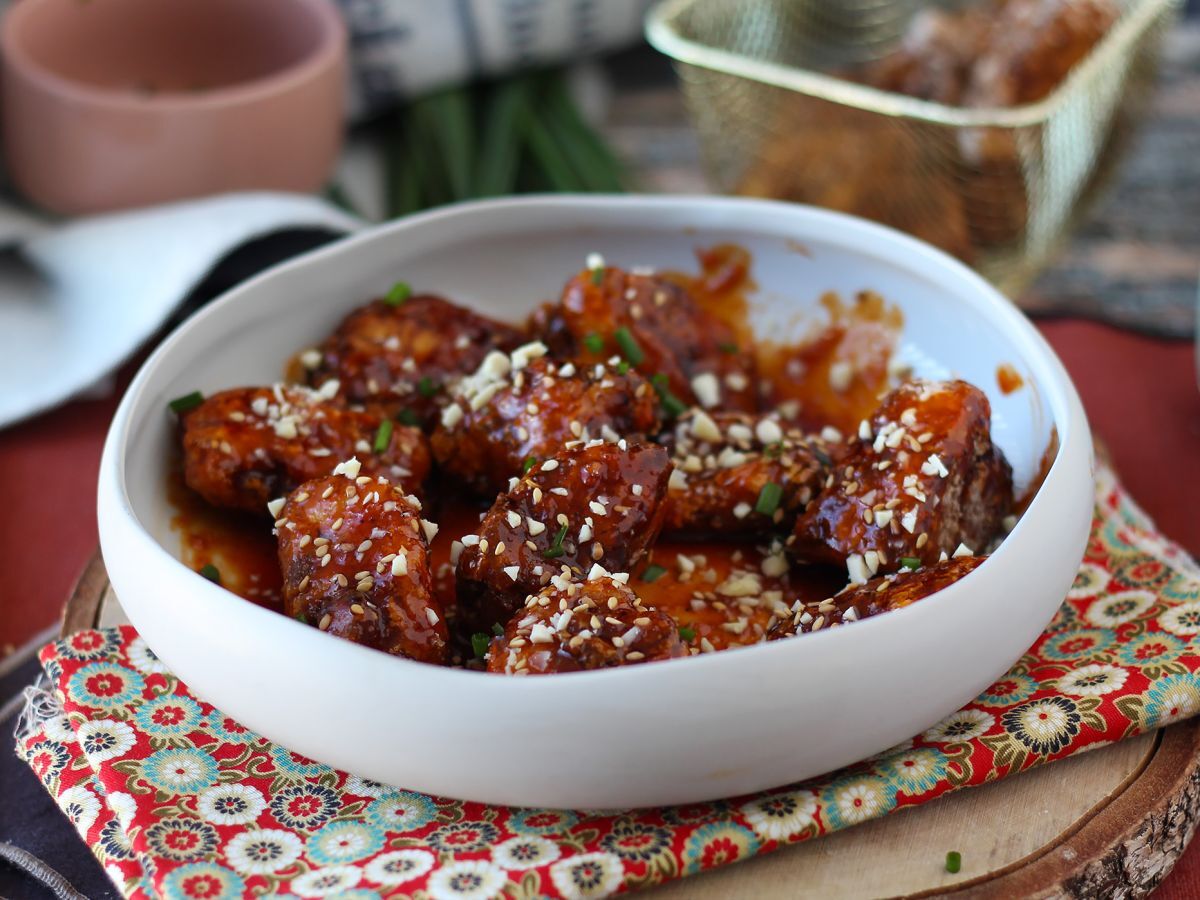 Koreański smażony kurczak z pikantnym sosem gochujang - Dakgangjeong - zdjęcie 2