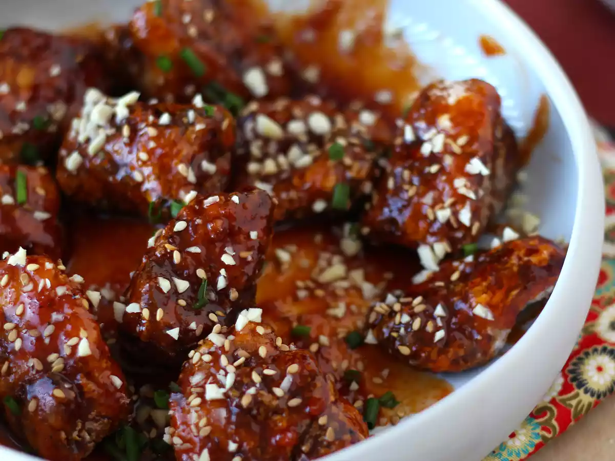 Koreański smażony kurczak z pikantnym sosem gochujang - Dakgangjeong - zdjęcie 4