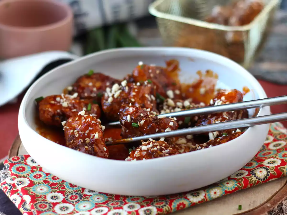 Koreański smażony kurczak z pikantnym sosem gochujang - Dakgangjeong - zdjęcie 5