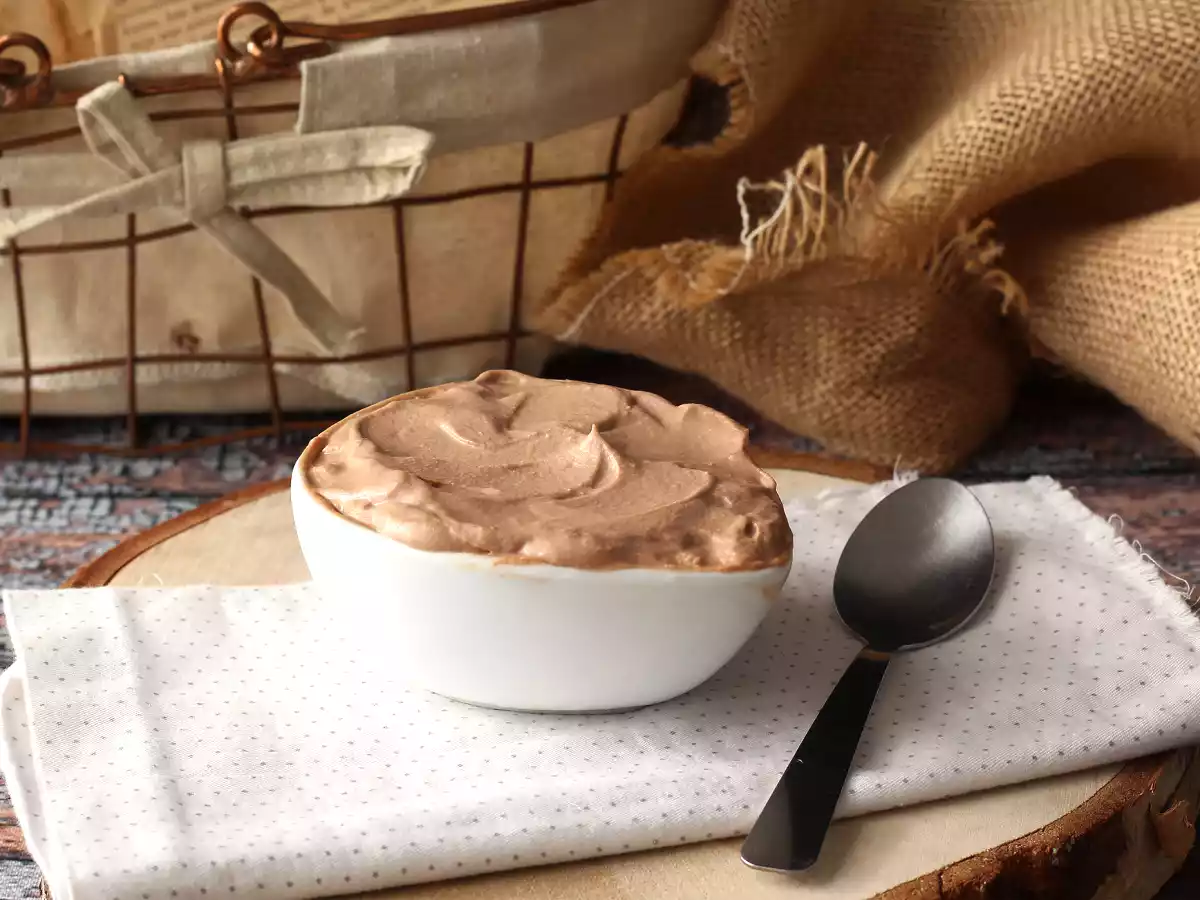Krem do smarowania Nutella, idealny do dekoracji ciast i tortów. - zdjęcie 4