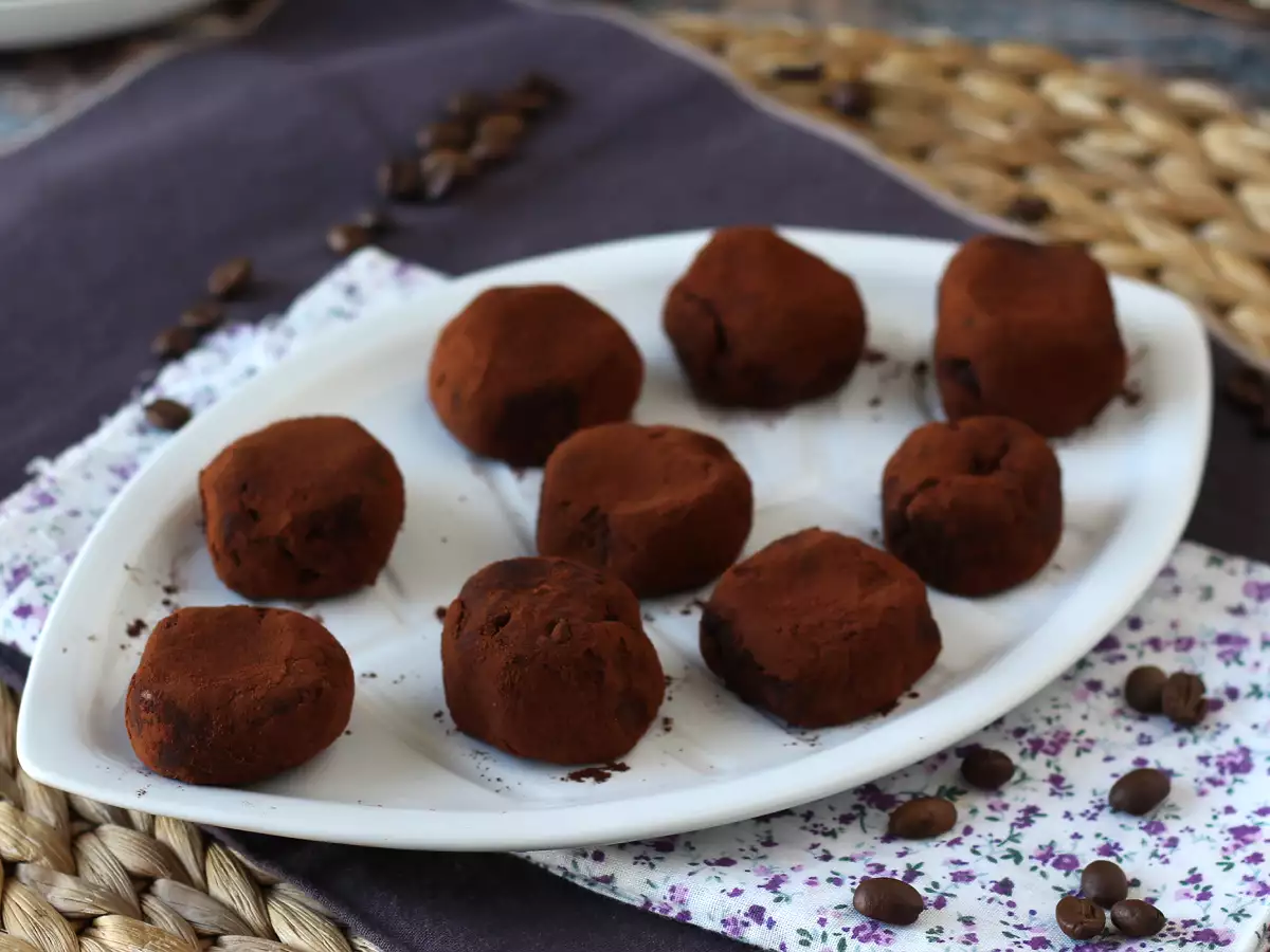 Kuleczki tiramisu – włoski deser w mini porcji, idealny do kawy! - zdjęcie 3