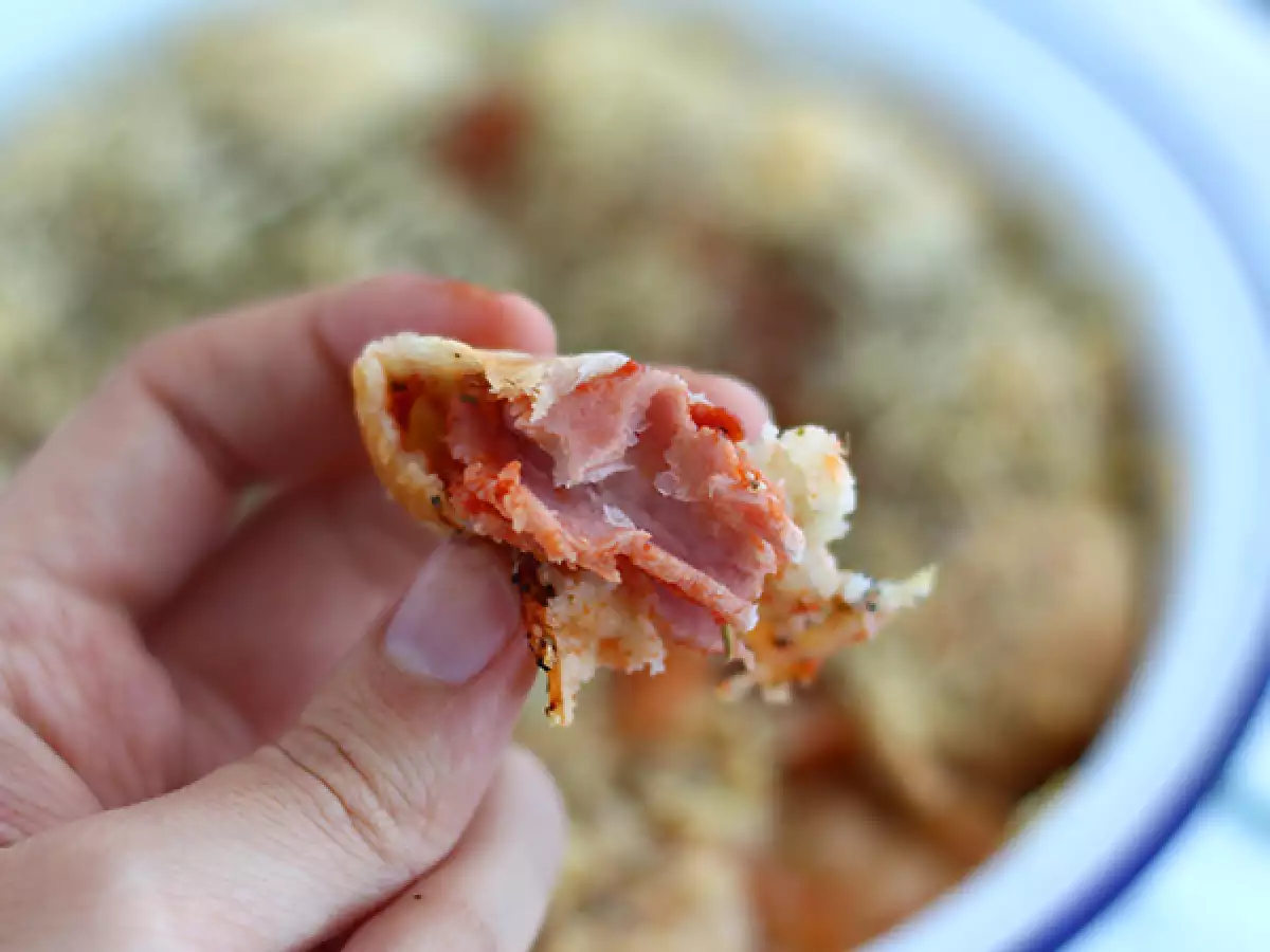 Kulki z ciasta na pizzę do wspólnego dzielenia się - zdjęcie 3