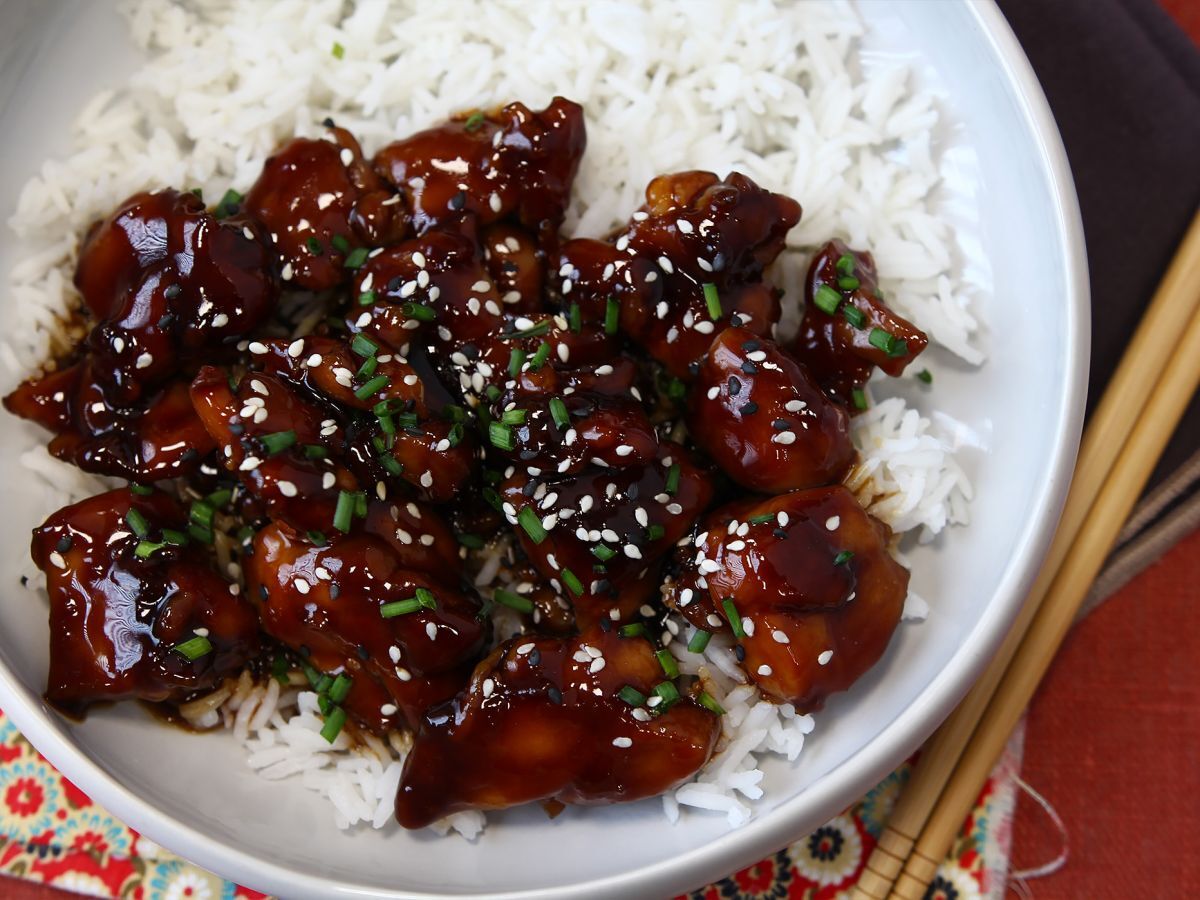 Kurczak Teriyaki - słodko-pikantny japoński sos, który pokochasz!