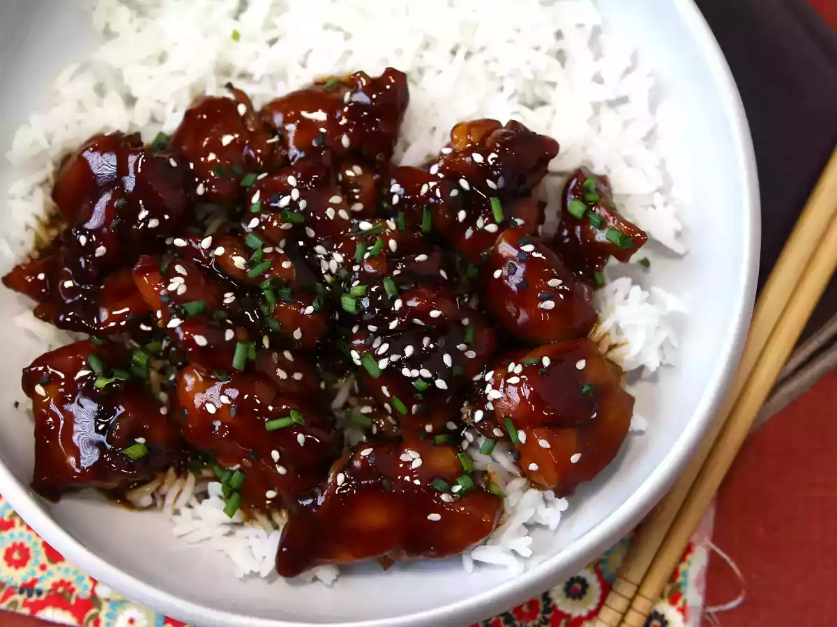 Kurczak Teriyaki - słodko-pikantny japoński sos, który pokochasz!