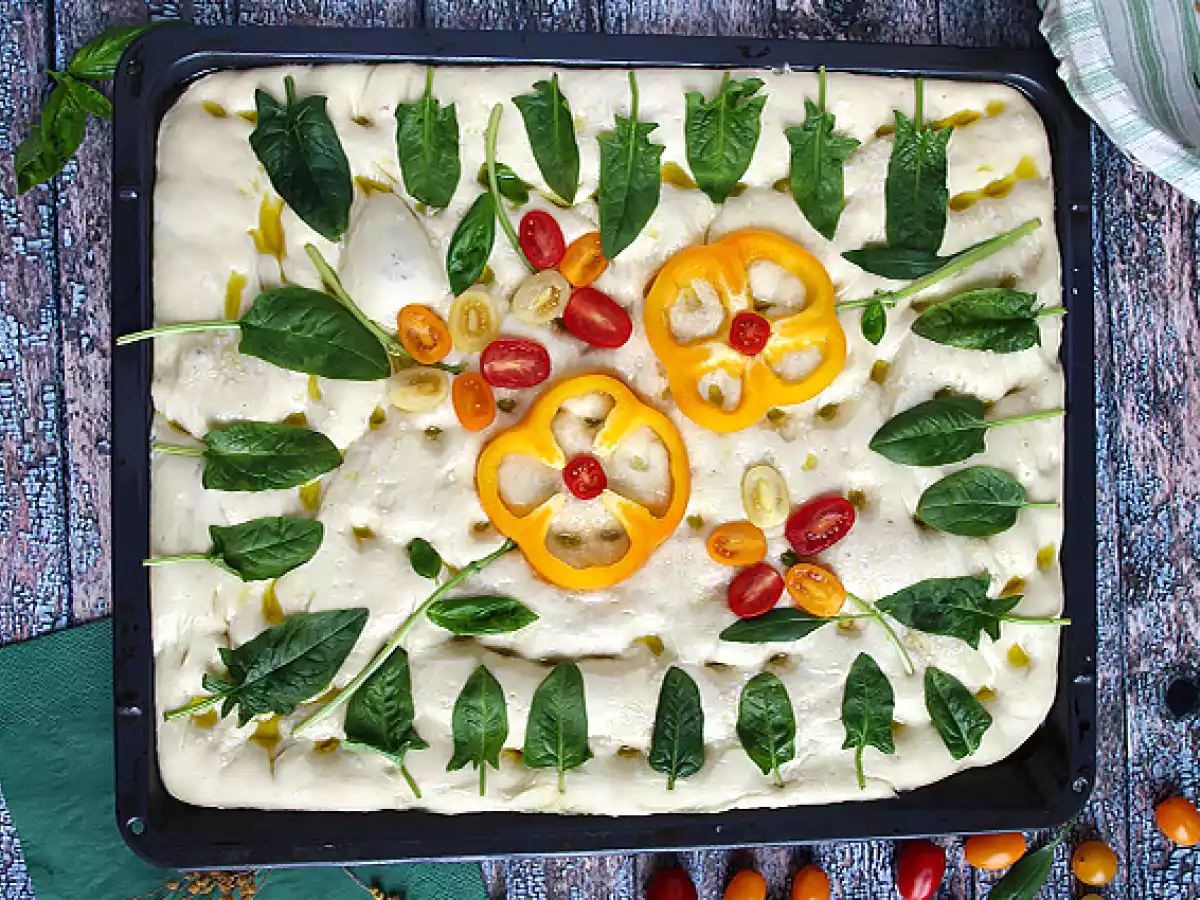 Kwiatowa focaccia - sztuka focaccia - zdjęcie 2