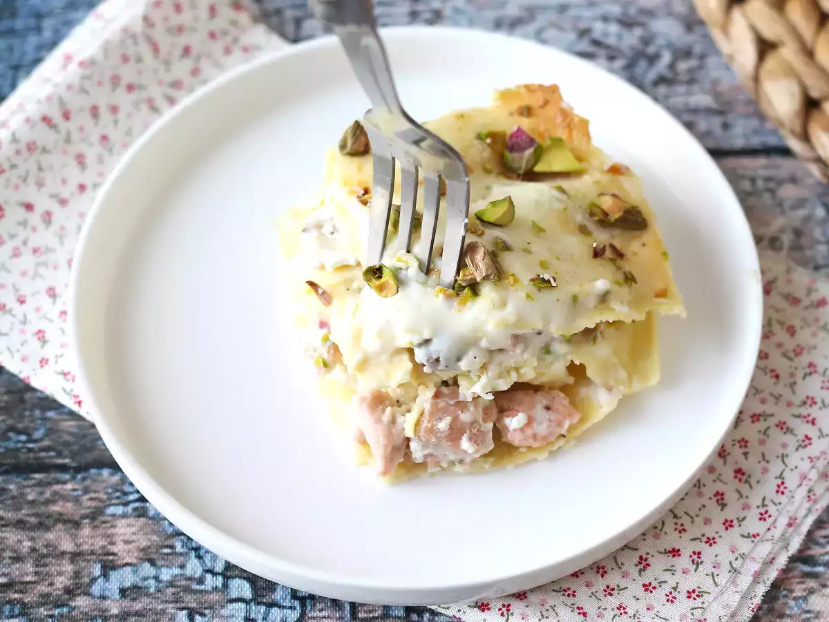 Lasagne z łososia z burratą i kremowymi, chrupiącymi pistacjami - zdjęcie 6