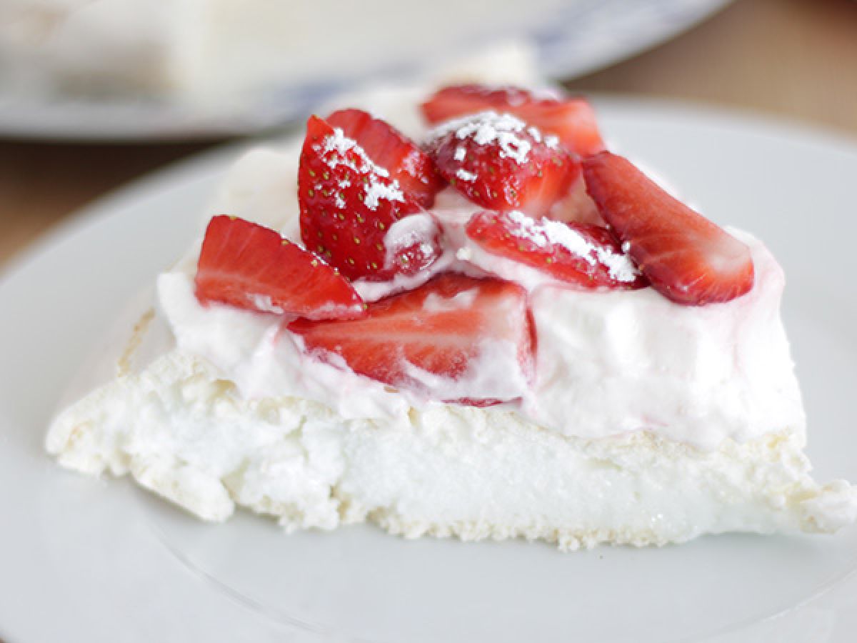 Łatwa Pavlova z truskawkami - zdjęcie 3