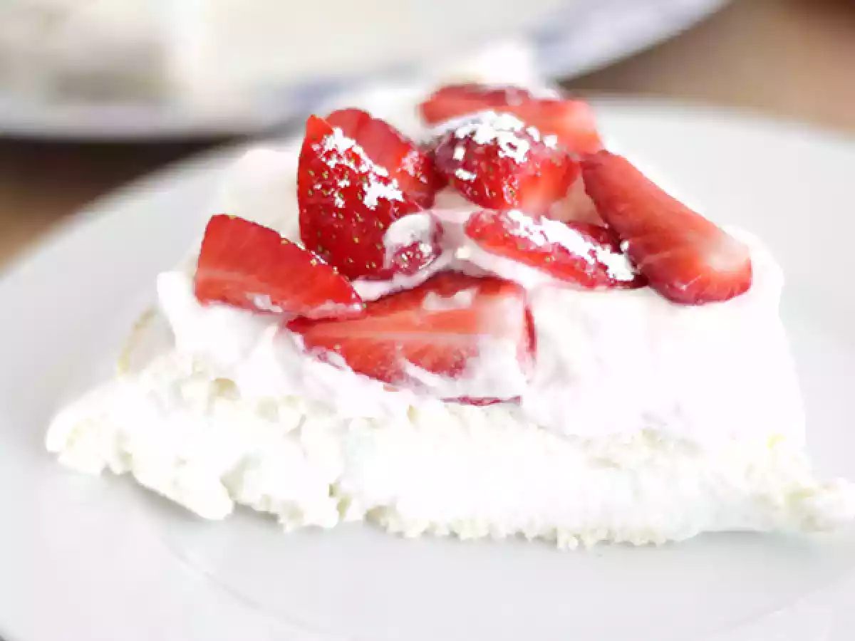 Łatwa Pavlova z truskawkami - zdjęcie 3