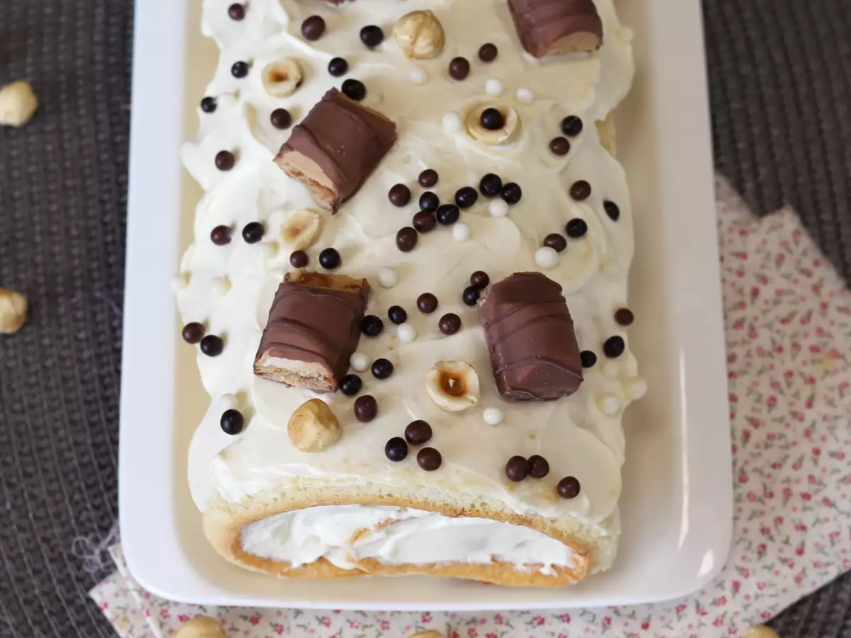 Łatwa rolada o smaku Kinder Bueno – idealna na tort urodzinowy lub jako świąteczna rolada na Boże Narodzenie! - zdjęcie 3