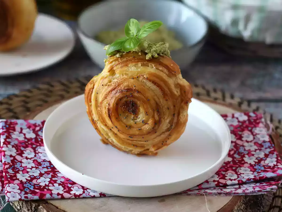 Łatwa solona bułka nowojorska z pesto i serem śmietankowym z 4 składników