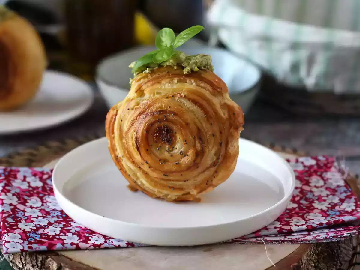 Łatwa solona bułka nowojorska z pesto i serem śmietankowym z 4 składników - zdjęcie 5