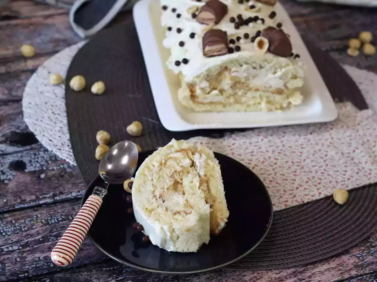 Łatwy roladek o smaku Kinder Bueno, idealny jako tort urodzinowy lub jako bûche na Boże Narodzenie! - zdjęcie 5