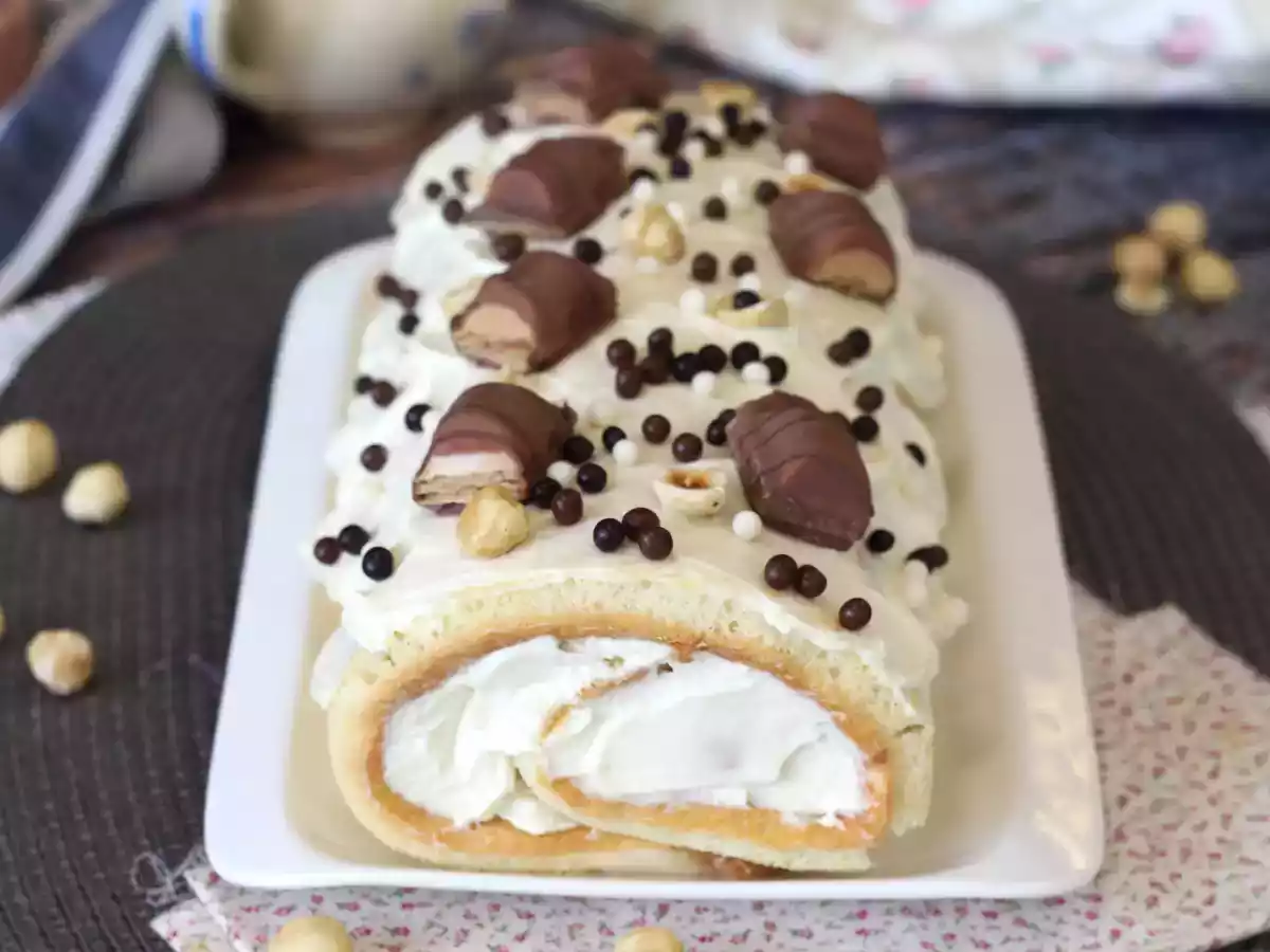 Łatwy roladek o smaku Kinder Bueno, idealny jako tort urodzinowy lub jako bûche na Boże Narodzenie! - zdjęcie 6