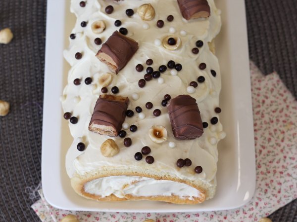 Łatwy roladek o smaku Kinder Bueno, idealny jako tort urodzinowy lub jako bûche na Boże Narodzenie! - zdjęcie 3