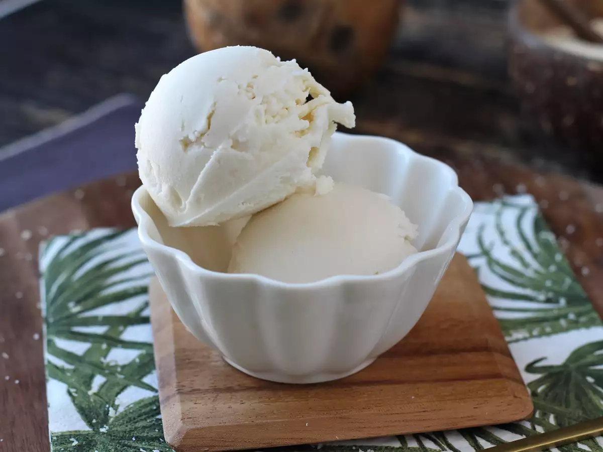 Lody kokosowe przygotowane za pomocą urządzenia Ninja Creami - zdjęcie 4