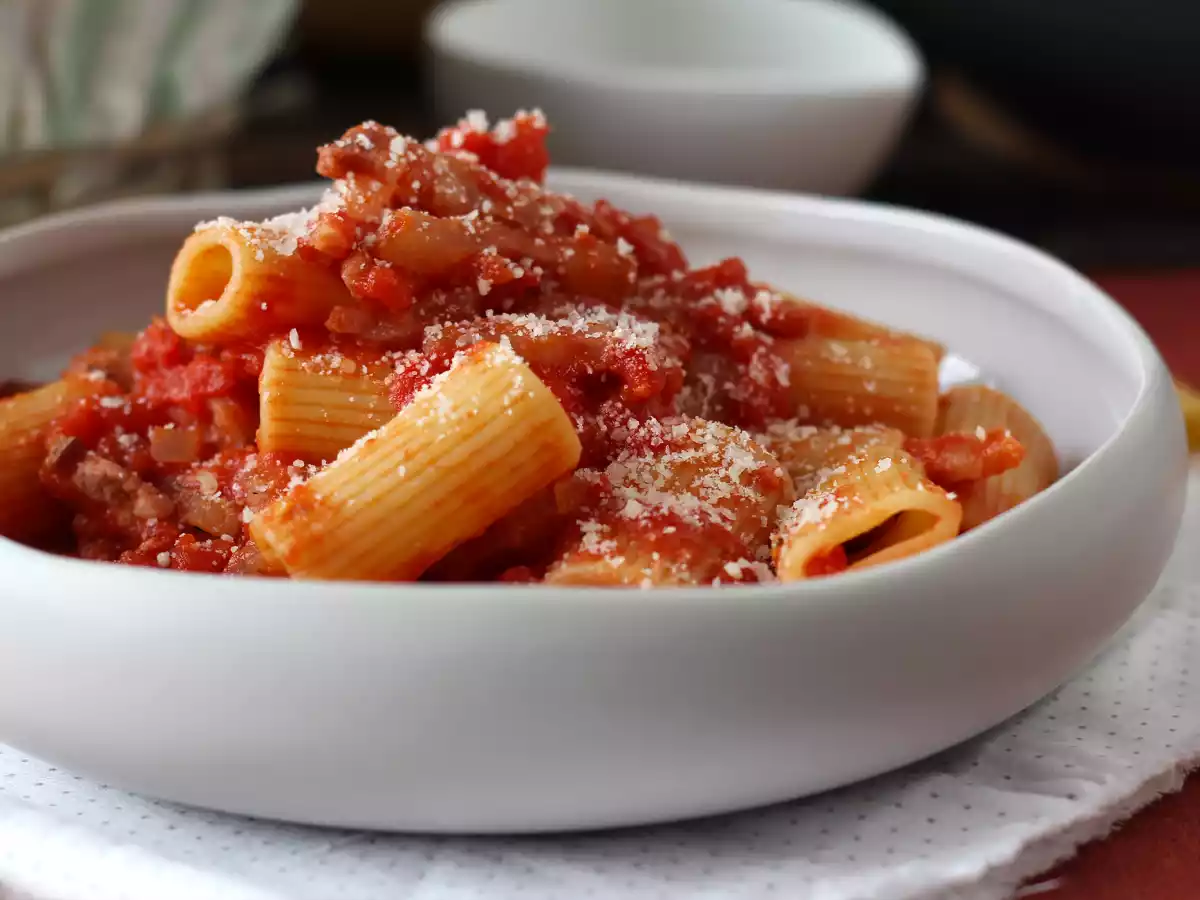 Makaron all'amatriciana, tradycyjny przepis wyjaśniony krok po kroku - zdjęcie 2