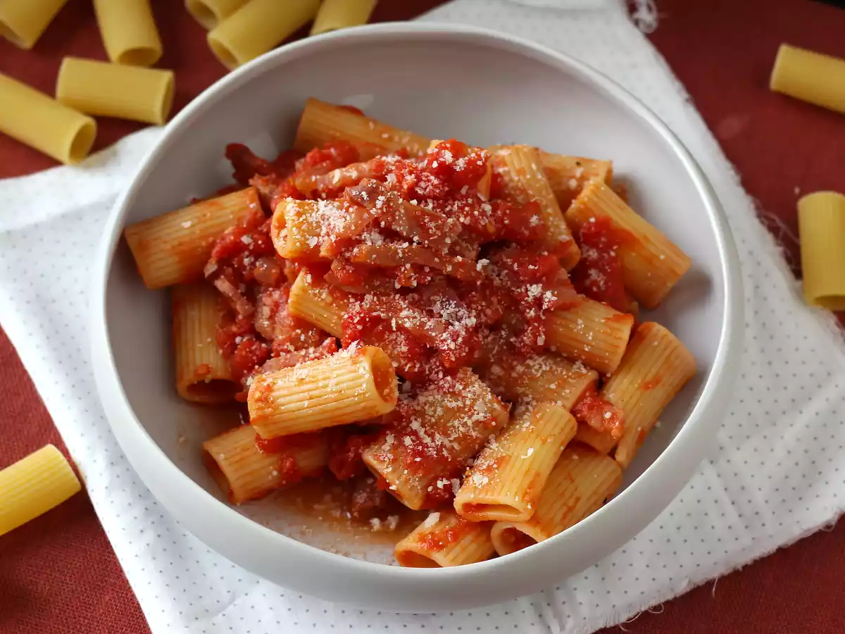 Makaron all'amatriciana, tradycyjny przepis wyjaśniony krok po kroku - zdjęcie 3