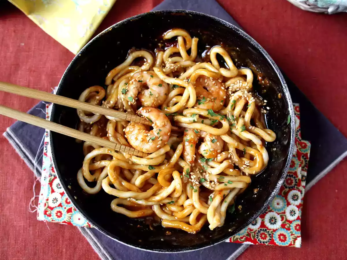 Makaron udon z krewetkami i pikantnym sosem orzechowym - zdjęcie 6