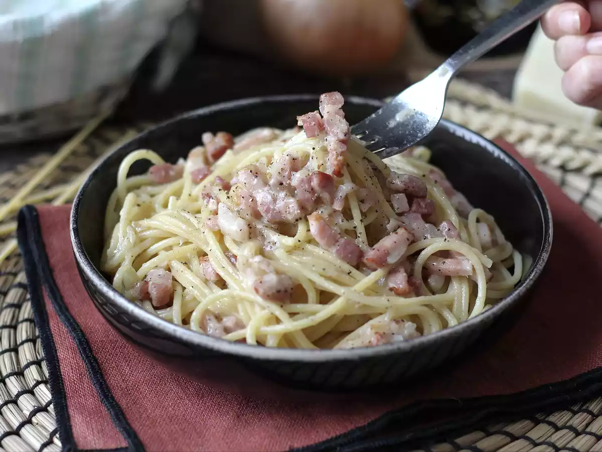 Makaron z boczkiem: łatwy, tani i kremowy - zdjęcie 6