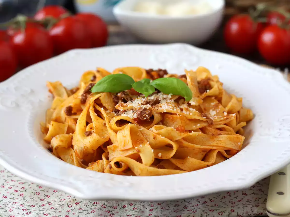 Makaron z sosem bolońskim - tagliatelle al ragù alla bolognese - zdjęcie 3