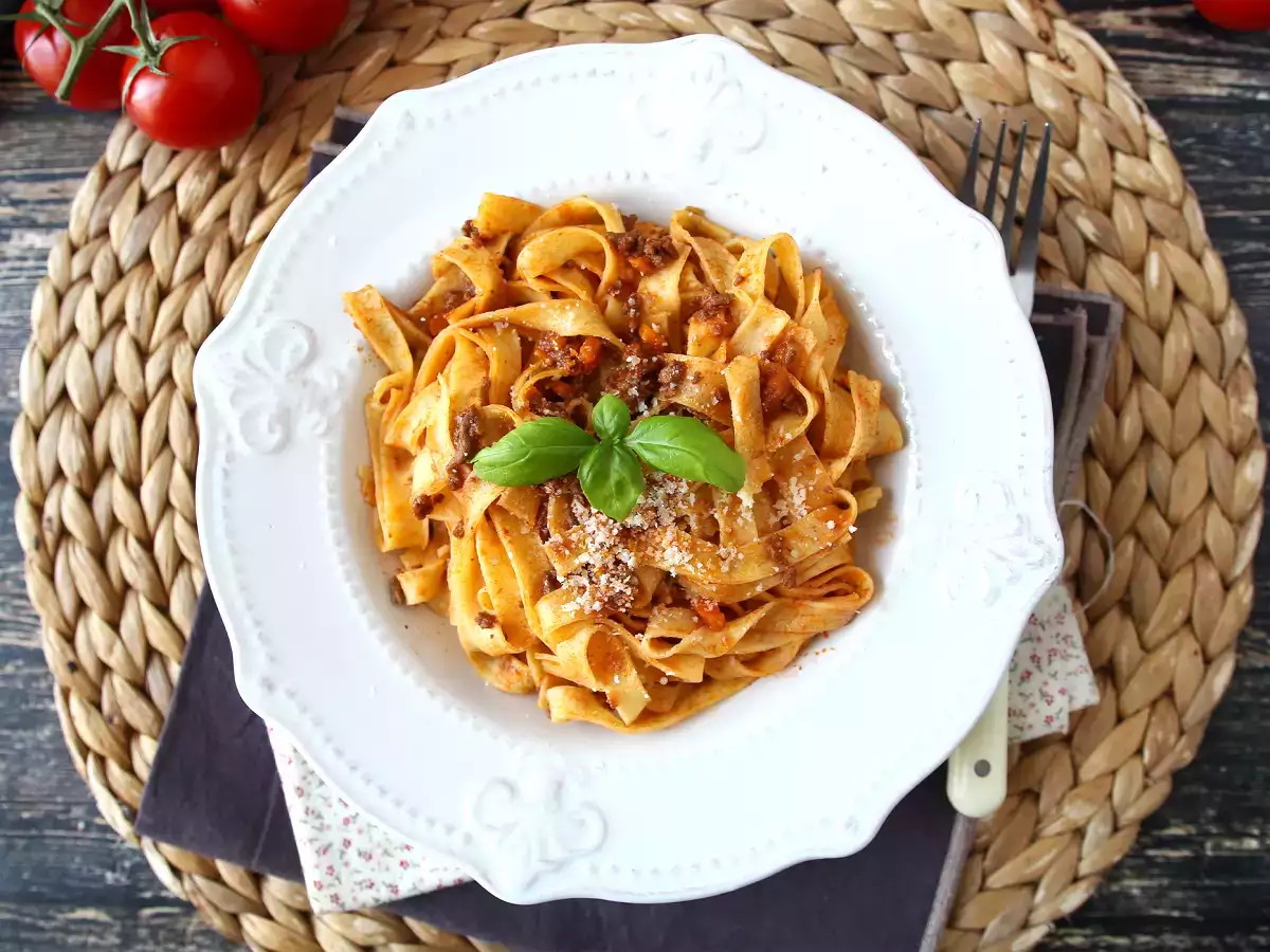 Makaron z sosem bolońskim - tagliatelle al ragù alla bolognese - zdjęcie 5