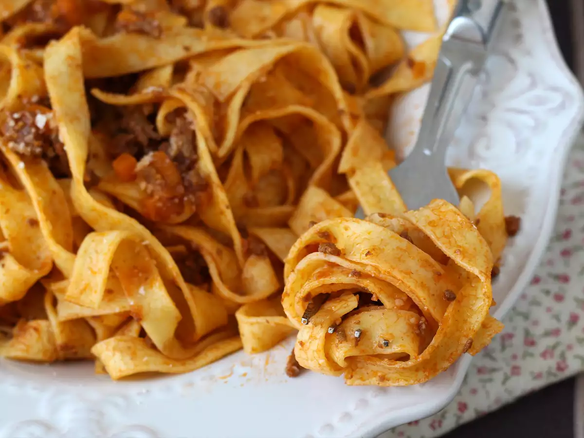 Makaron z sosem bolońskim - tagliatelle al ragù alla bolognese - zdjęcie 7