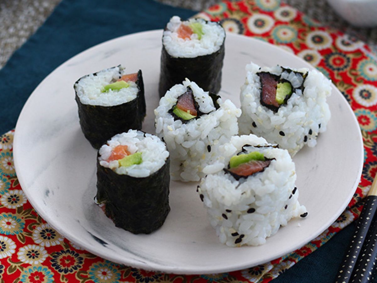 Makis z wędzonym łososiem i awokado - zdjęcie 4