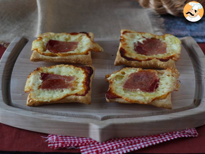 Małe tarty tatin o smaku raclette w pojedynczych porcjach