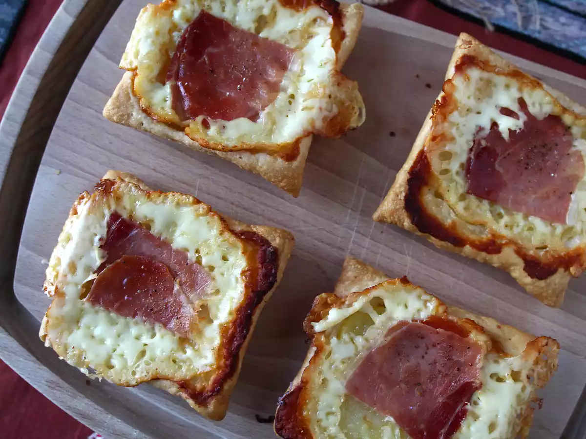 Małe tarty tatin o smaku raclette w pojedynczych porcjach - zdjęcie 2