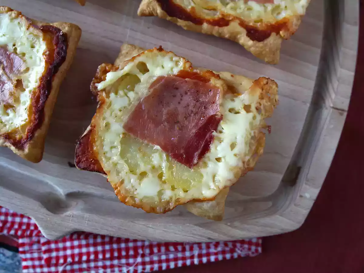 Małe tarty tatin o smaku raclette w pojedynczych porcjach - zdjęcie 3