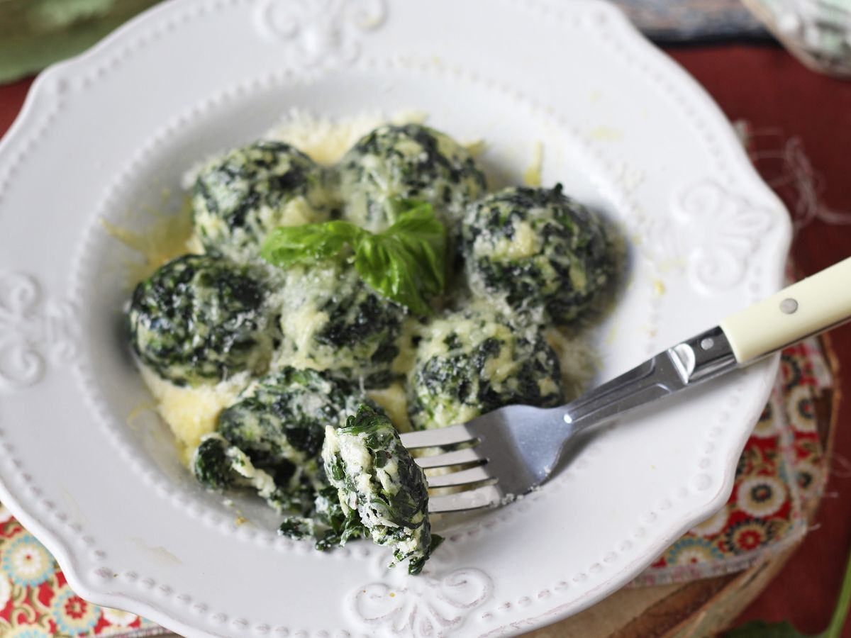 Malfatti ze szpinakiem i ricottą - prosty przepis na domowy makaron bez wyrabiania ciasta - zdjęcie 3
