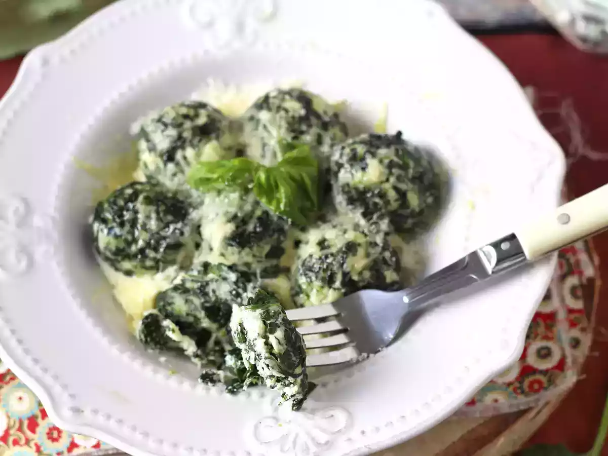 Malfatti ze szpinakiem i ricottą - prosty przepis na domowy makaron bez wyrabiania ciasta - zdjęcie 3
